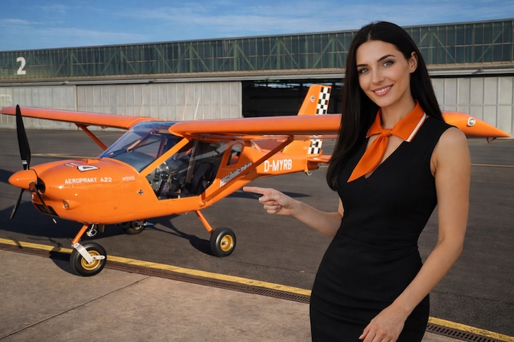 Flugschule MD – Kira zeigt auf Aeroprakt A22